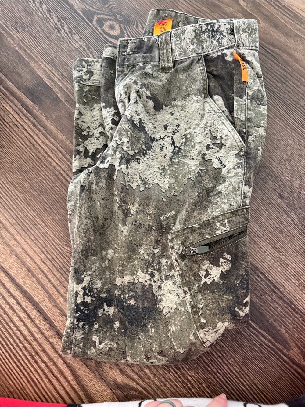 Women’s Camouflage Cargo Pants - Olive Green